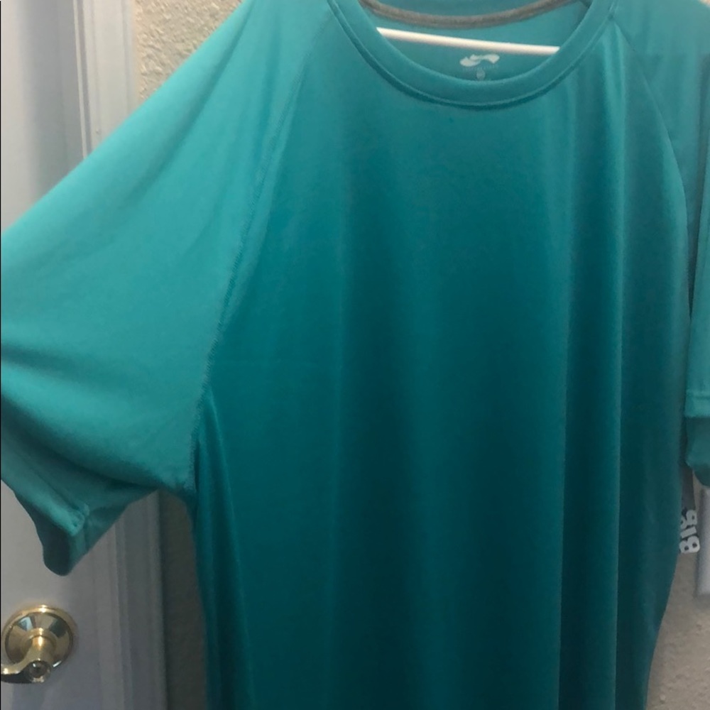Performance shirt NWT - Picture 3 of 4